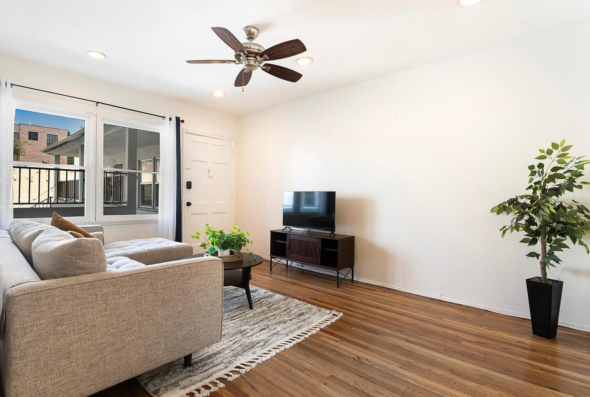 Second-floor 1-br Near Beverly Hills And Angeles Attractions *
